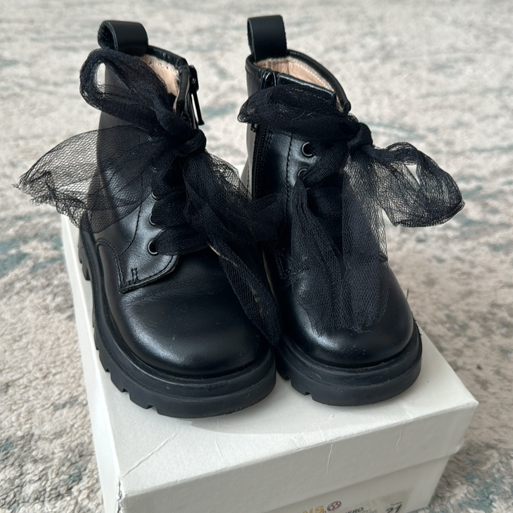 FLORENS LE PICCOLE black combat boots. EUR size 21. US size 5.5